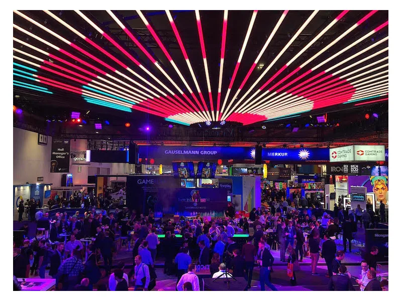 Revolution Blade HD LED panel